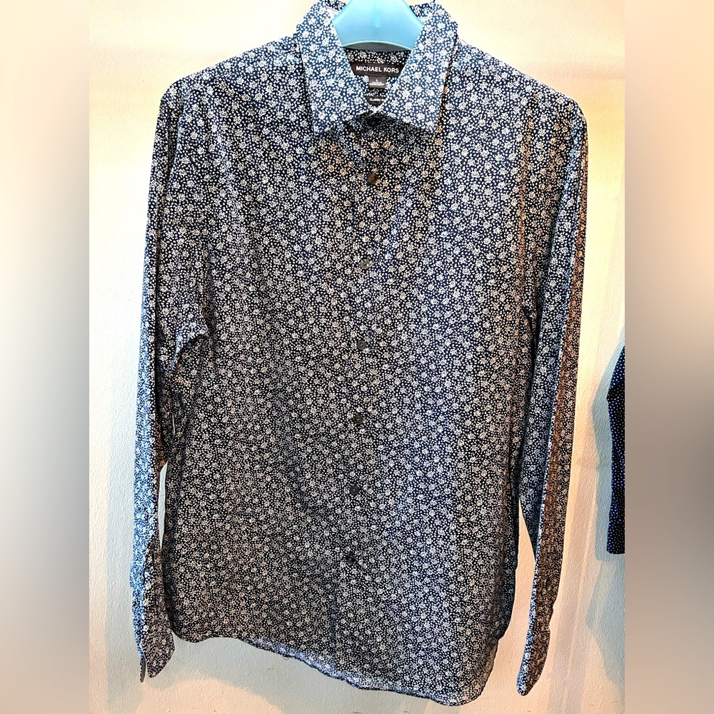 Michael Kors ling sleeve shirt. Size L blue color
